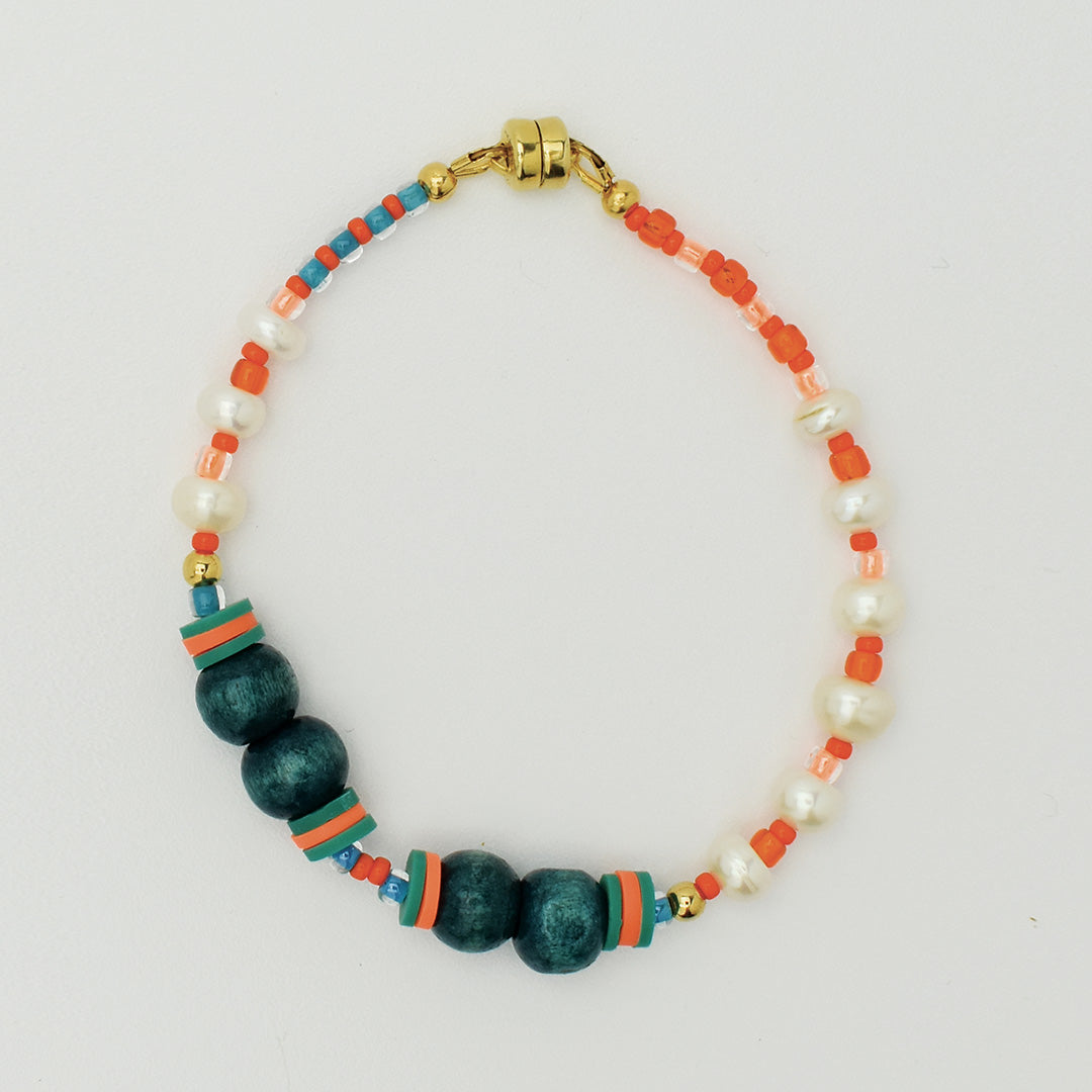 Warren Freshwater Pearl and Wood Bracelet in Emerald Green